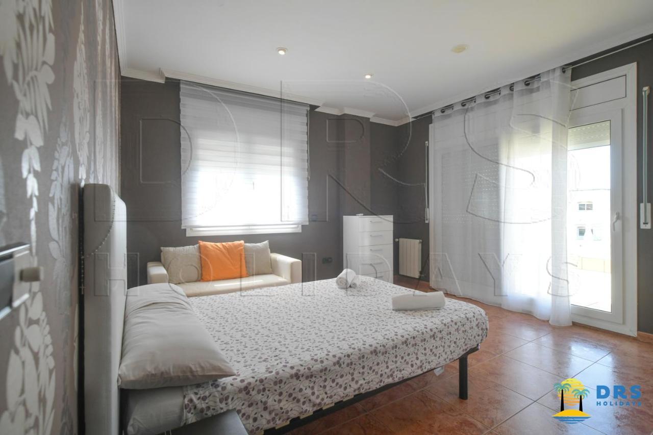Miraflores-center And Villa Lloret de Mar