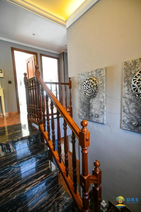 Villa Miraflores-center And